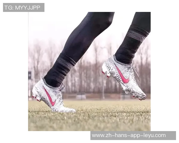 足球运动员穿足球袜的重要性及其对比赛表现的影响分析